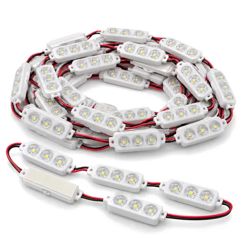 Rollo de módulos LED blancos de 3 LED para letras de canal unidos con cable rojo y negro, sobre fondo blanco
